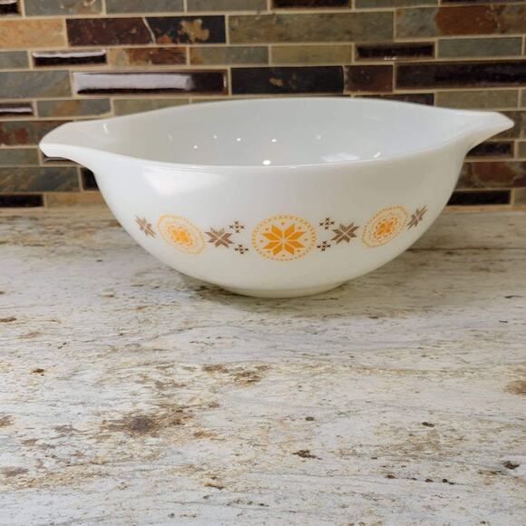 Pyrex Town & Country, Cinderella Nesting Bowl, Brown Orange Star, 444 4 Qt Large - Picture 1 of 5